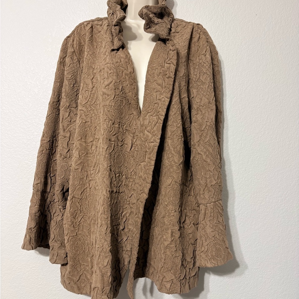 Chico's Travelers Mocha Brown Textured  Wrinkle-Resistant Ruffle Wire Collar. 3 - Picture 2 of 12